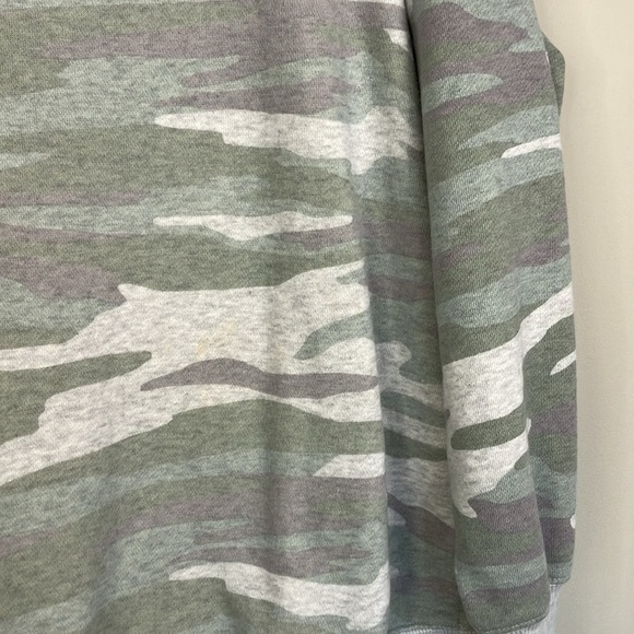 Aerie oversized camo sweatshirt - Picture 3 of 10